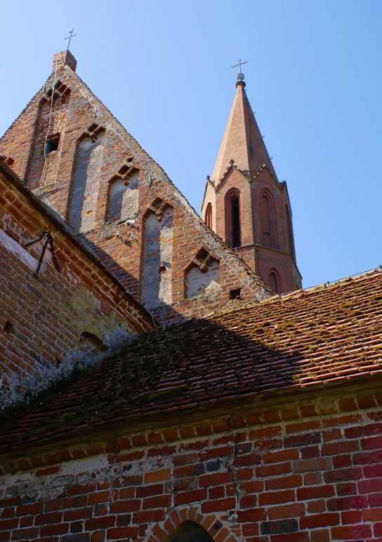 Turm der Kirche in Kasnevitz auf Rügen