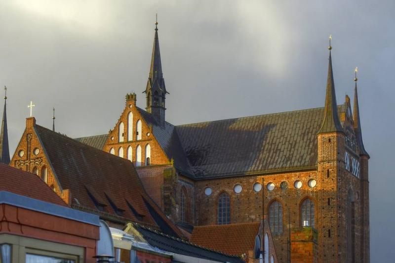 Blick auf die St. Georgenkirche in Wismar