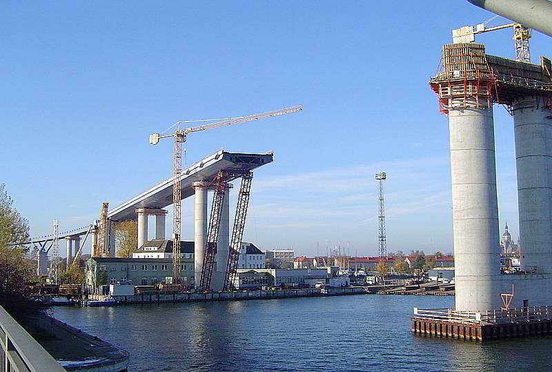 Vor dem ersten Brückenschlag - Rügenbrücke im Bau