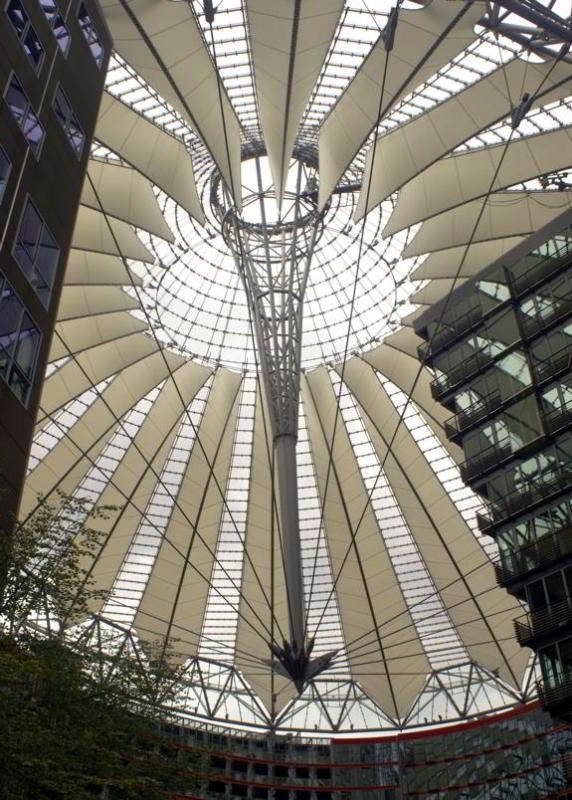 High Tech Architektur im Sony-Center Berlin