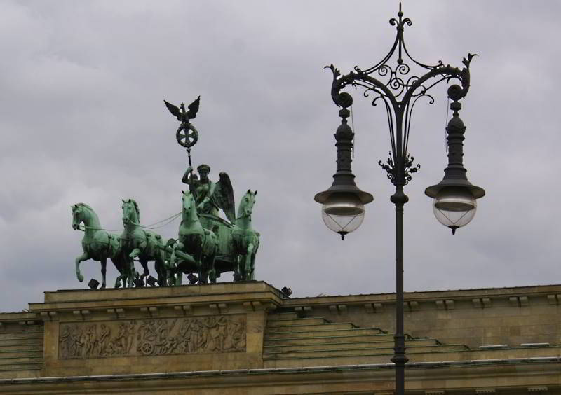 Straßenlaterne mit Quadriga Berlin