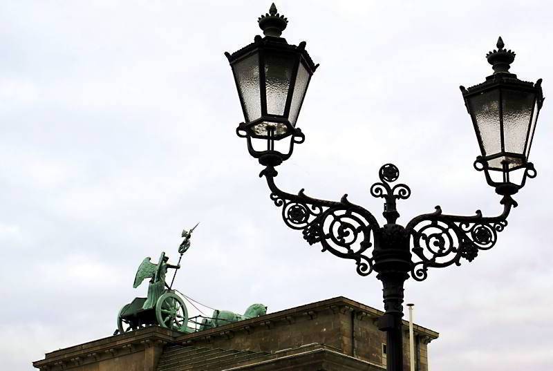 Straßenlaterne am Brandeburger Tor Berlin