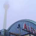 Fotografie: Morgennebel am Alexanderplatz in Berlin