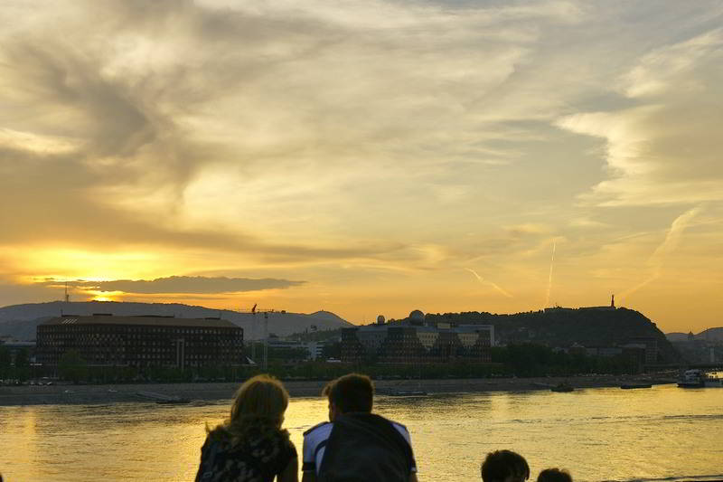 Abendstimmung über  dem Gellertberg in Budapest