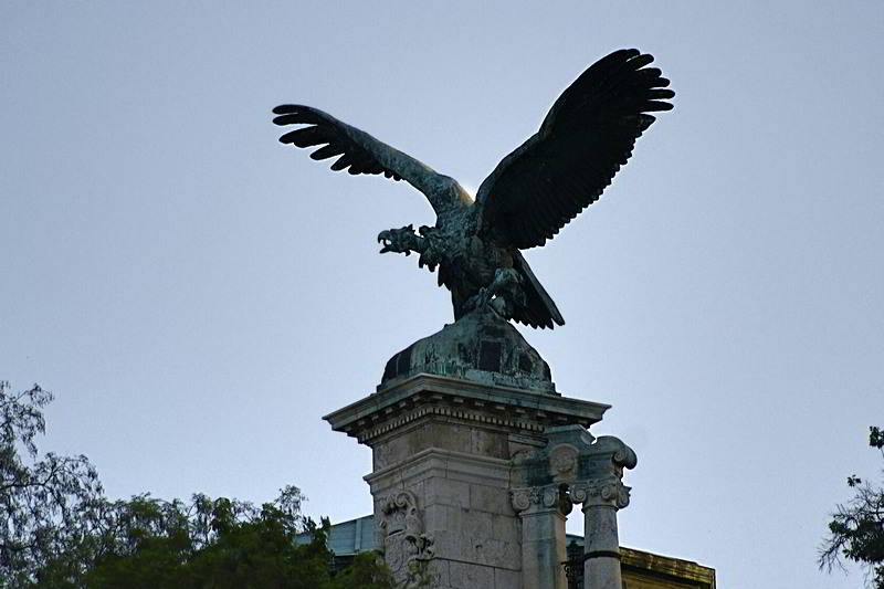 Auf dem Burgberg in Budapest - Der Vogel Turul