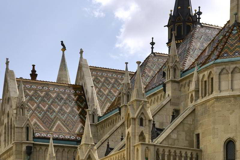 Majolika-Dach der Matthiaskirche in Budapest