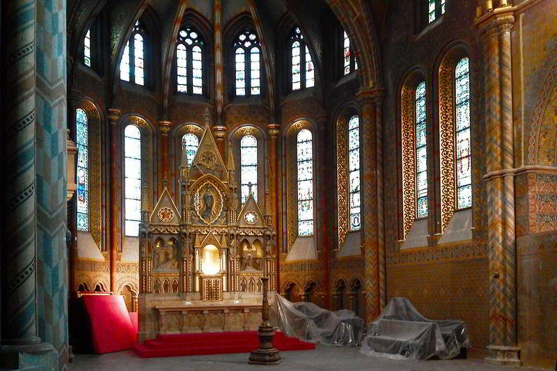 Altar in der Matthiaskirche in Budapest