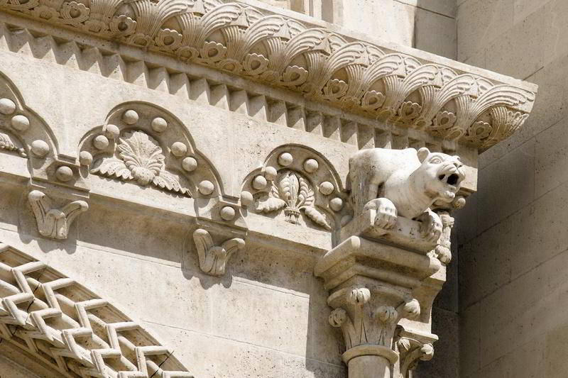 Säbelzahntiger an der Matthiaskirche Budapest