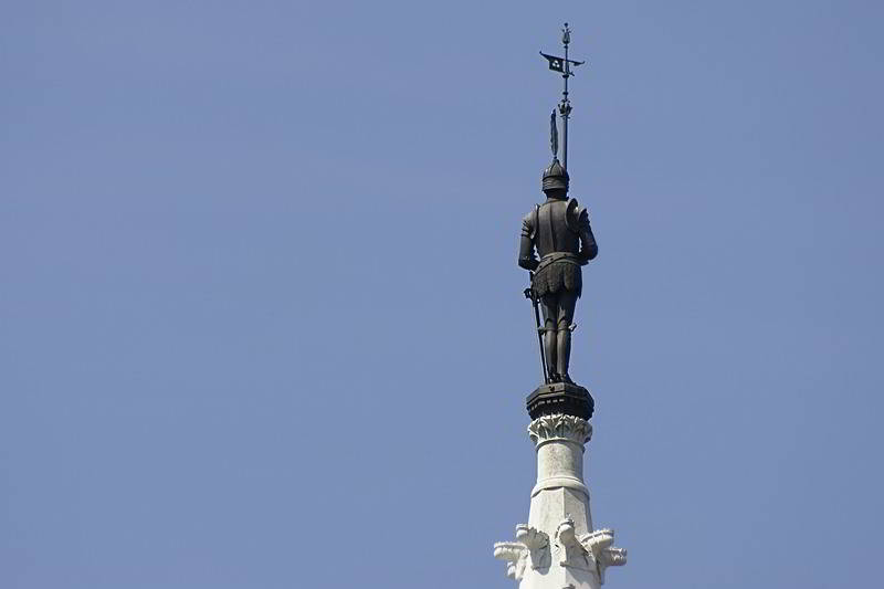 Wachsoldat auf dem Parlament in Budapest