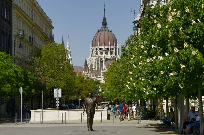 Ein Amerikaner in Budapest - Statue für Ronald Reagan