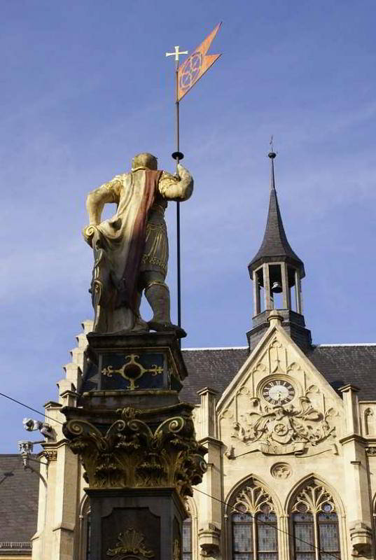 Vor dem Erfurter Rathaus - Römerfigur