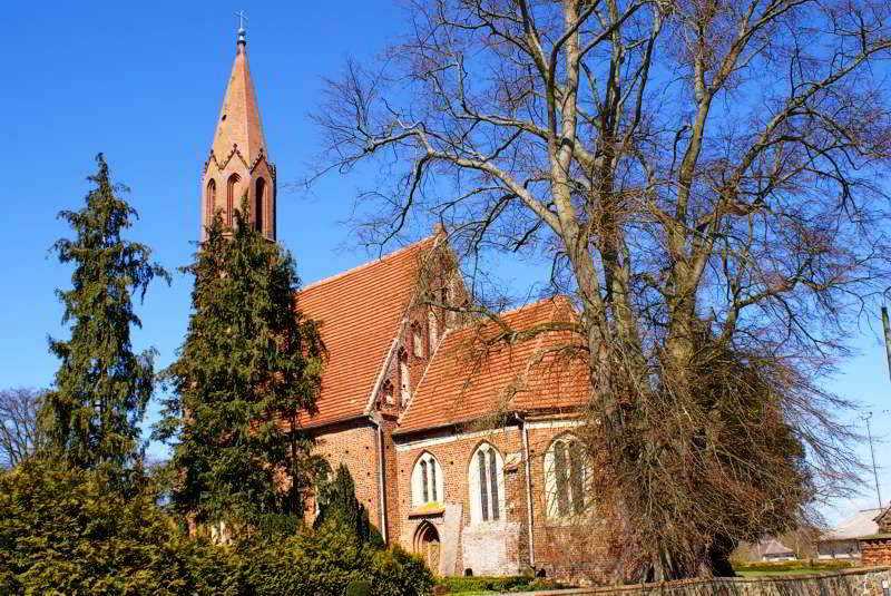 Die Kirche in Kasnevitz auf Rügen