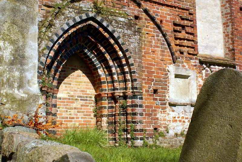 Spuren der Zeit - Südportal an der Kirche Vilmnitz