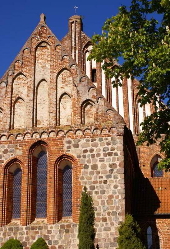 Reinberg - Gotische Ostfassade der Dorfkirche