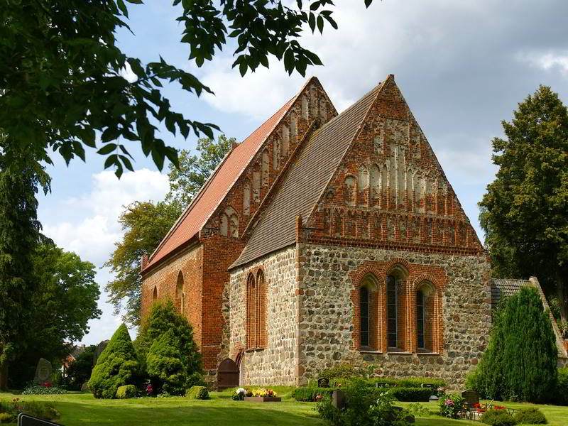 Kirche Vorland - Blick von Osten