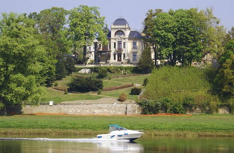 Villa am Elbufer Dresden