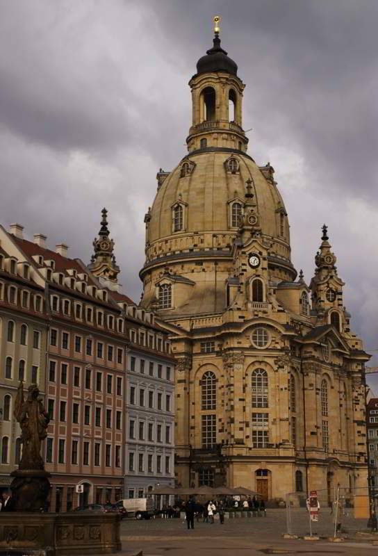 Die Farben des Sandsteins an der Frauenkirche Dresden