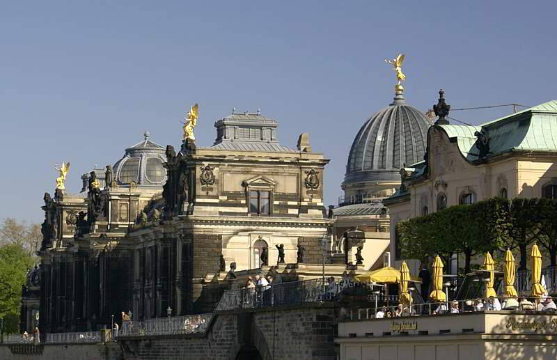 Blattgold in der Sonne Blick auf Dresden
