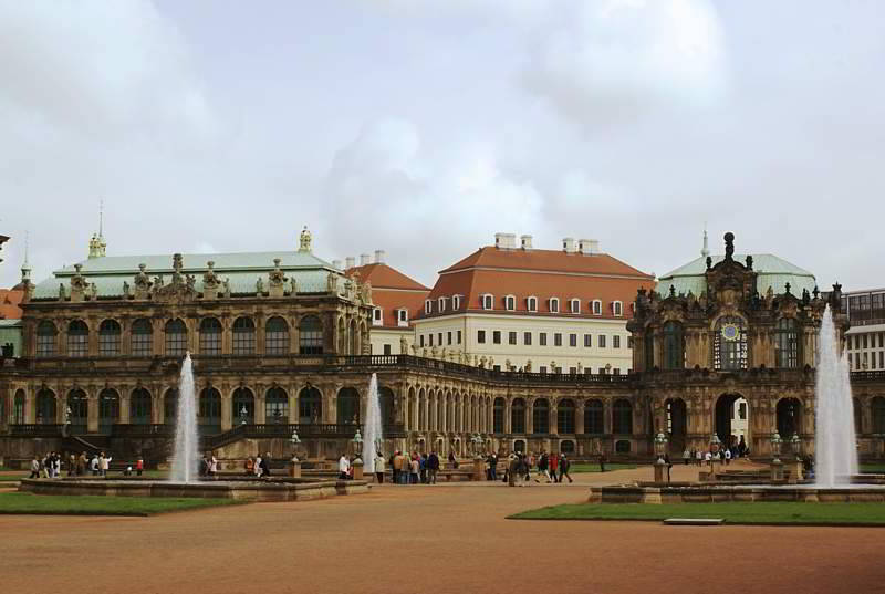 Zwingerhof mit Glockenpavillon Dresden