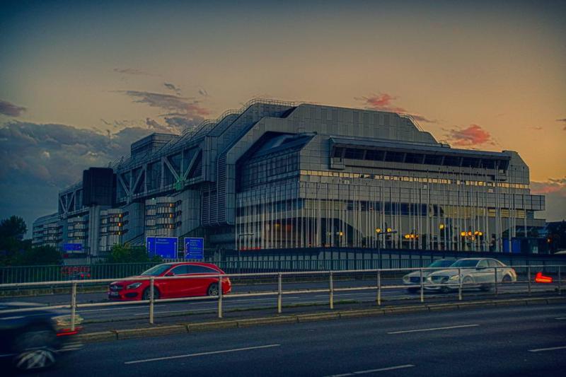 Das ICC Berlin zur Sonnenuntergangszeit (HDRI-Bild)