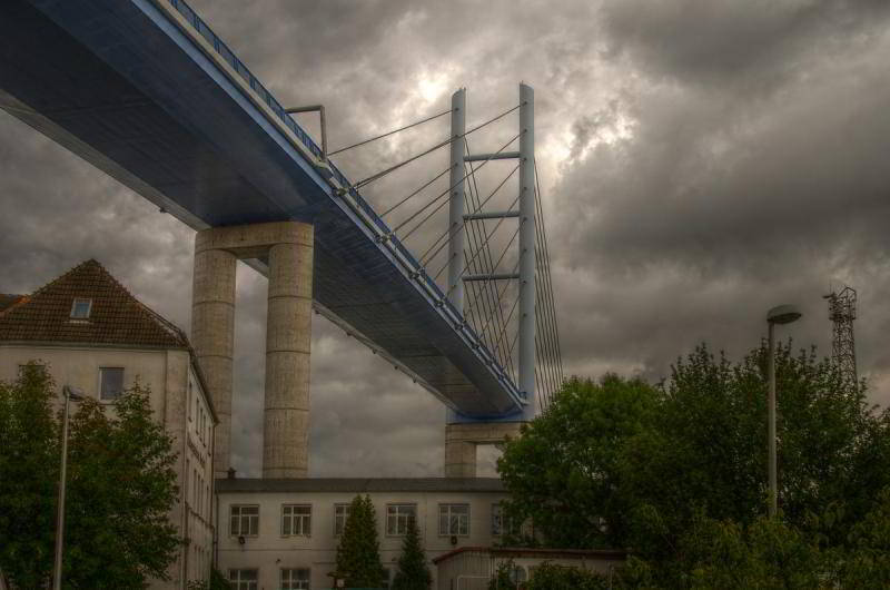 Regenwetter In Stralsund an der Rügenbrücke