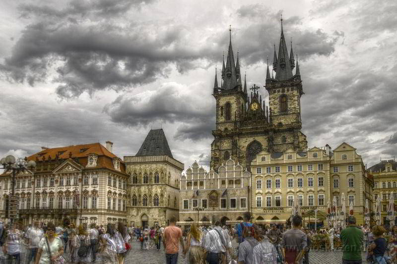 Prag - Theynkirche im Sommer