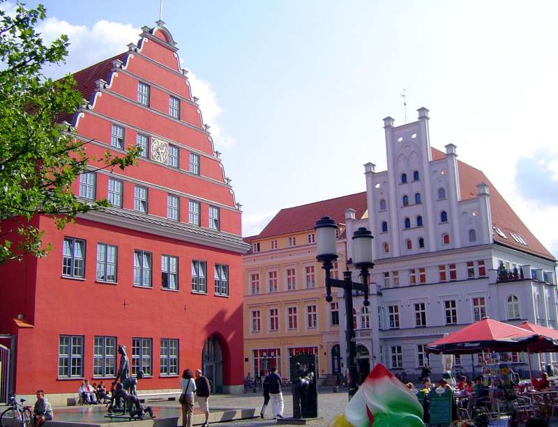 Greifswald - Die andre Seite des Rathauses 