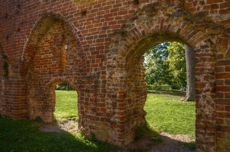 Ausgänge aus Ruinen in Kloster Eldena