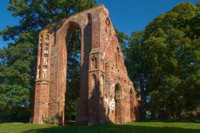 Klosterruine Eldena - Kirchenschiff