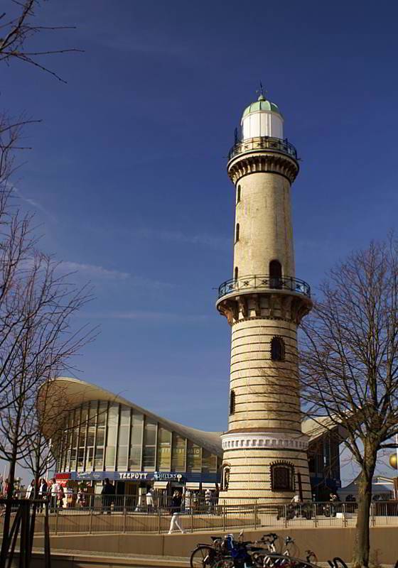 Rostock Warnemünde Teepott und Leuchtturm