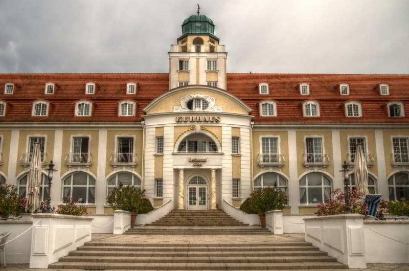 Eingang des Kurhaus in Binz