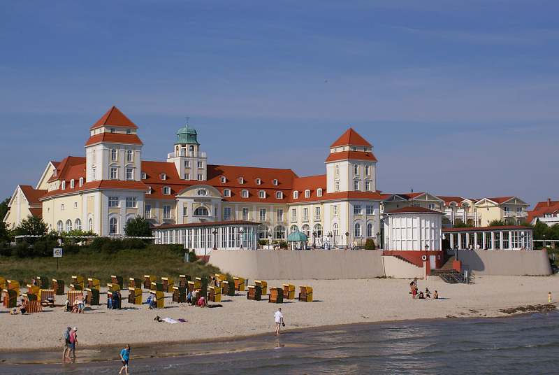 Blick auf das Kurhaus in Binz