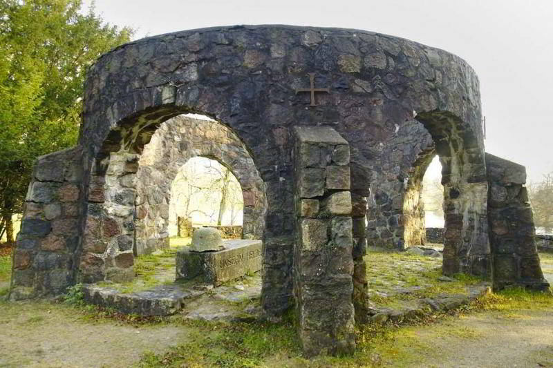 Kriegerdenkmal im Schlosspark