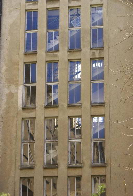 Bröckelnde Fassaden an den Treppenhäusern