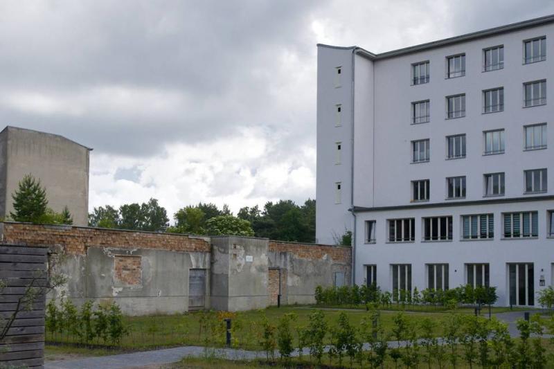 KDF-Bad Prora Nord - Grenze zwischen Alt und Neu