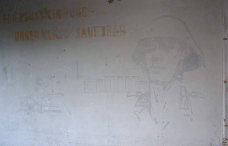 Alte NVA Propaganda in Prora