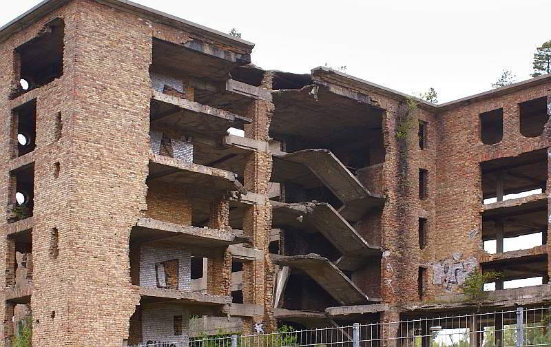 Verfall - Einstürzende Ruine im KDF-Bad Prora
