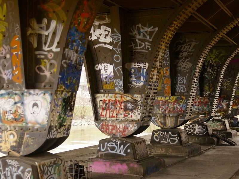 Grafitti an einer Wiener Brücke