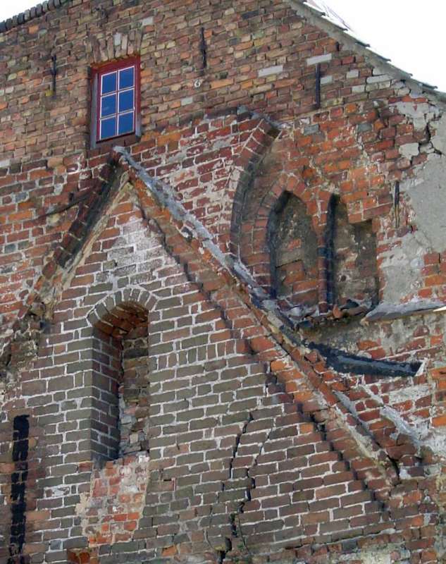 Jahrhundertmosaik an einem alten Haus