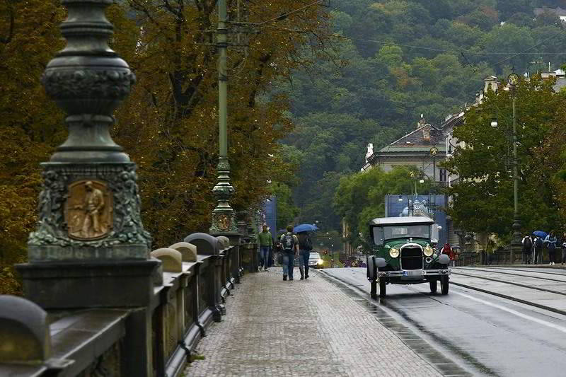 Oldtimer auf den Straßen in Prag