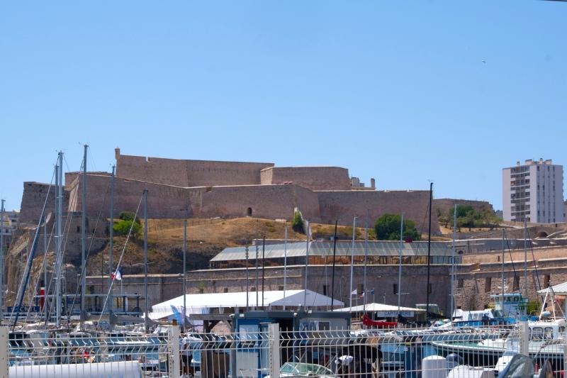 Marseille - Foto Hafeneinfahrt mit Fort Saint Nicolas