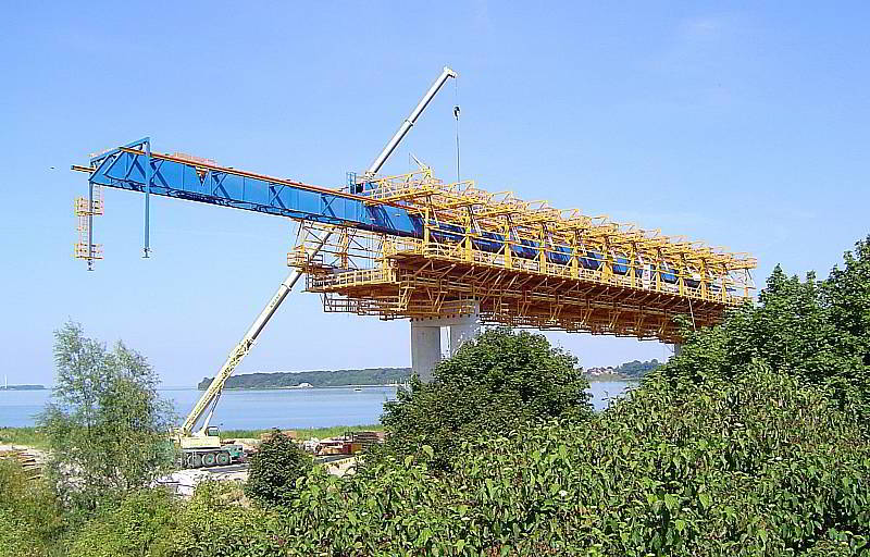 Betonbrückenbau - Verschalung an der Rügenbrücke