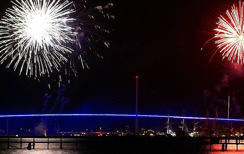 Feuerwerk bei der Eröffnung der Rügenbrücke