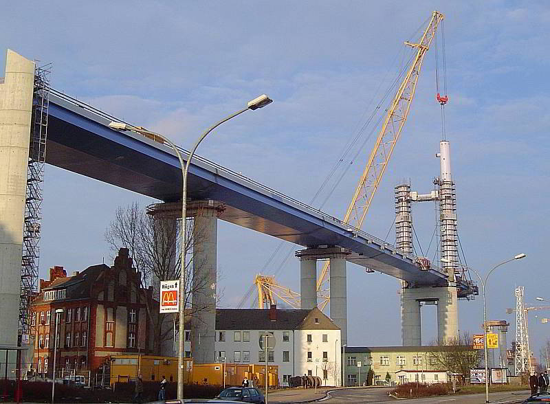Wachstum des Pylon an der Rügenbrücke