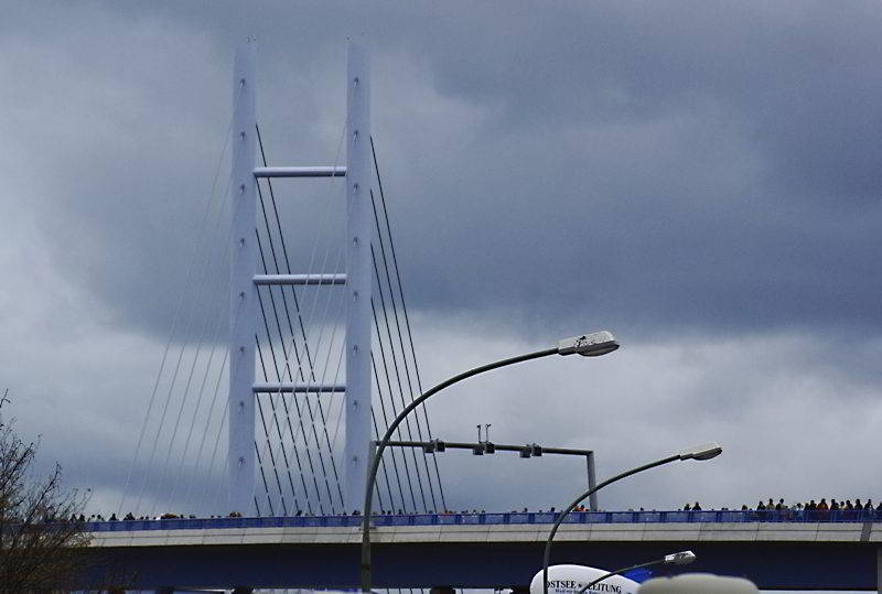 Skyscraper - Rügenbrücke in den Wolken