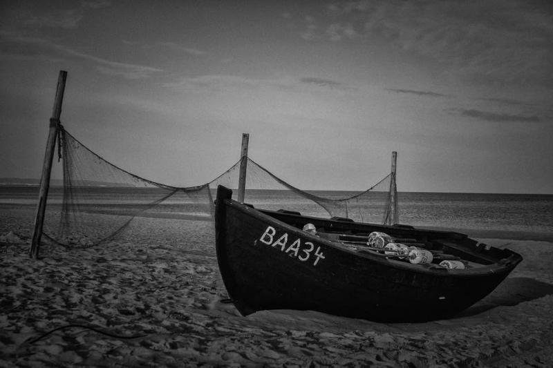 Ein Fischerboot am Morgen in Baabe auf Rügen