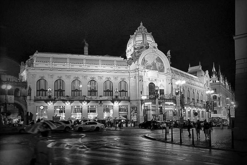 Das Gemeindehaus in Prag bei Nacht