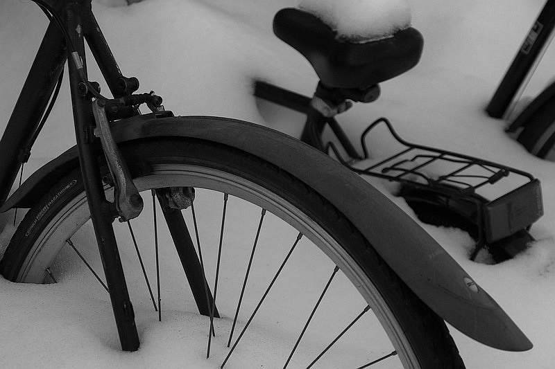 Foto einer Morgenüberraschung im Schnee - Fahrräder