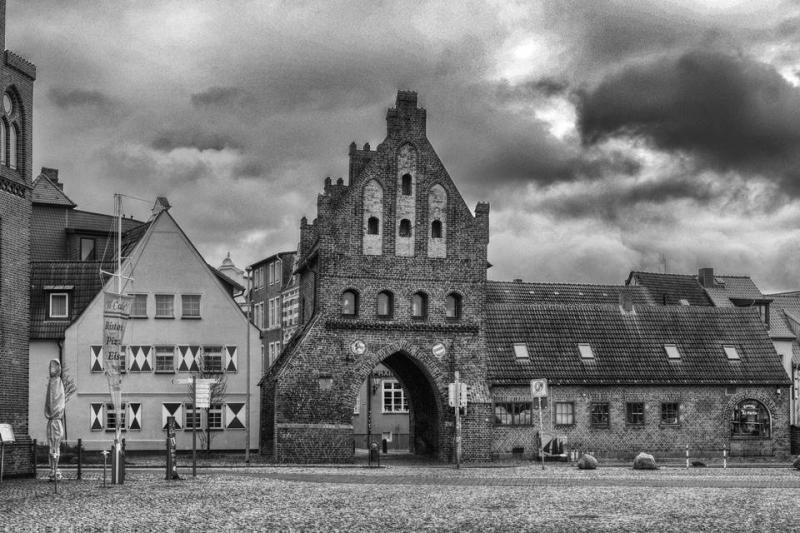 Wismar - Blick auf das Wassertor - Seeseite