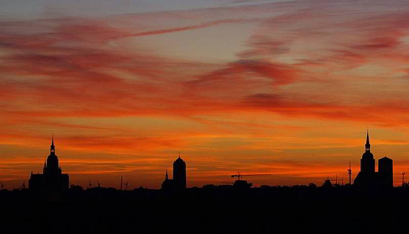 Abendrot am Himmel über Stralsund